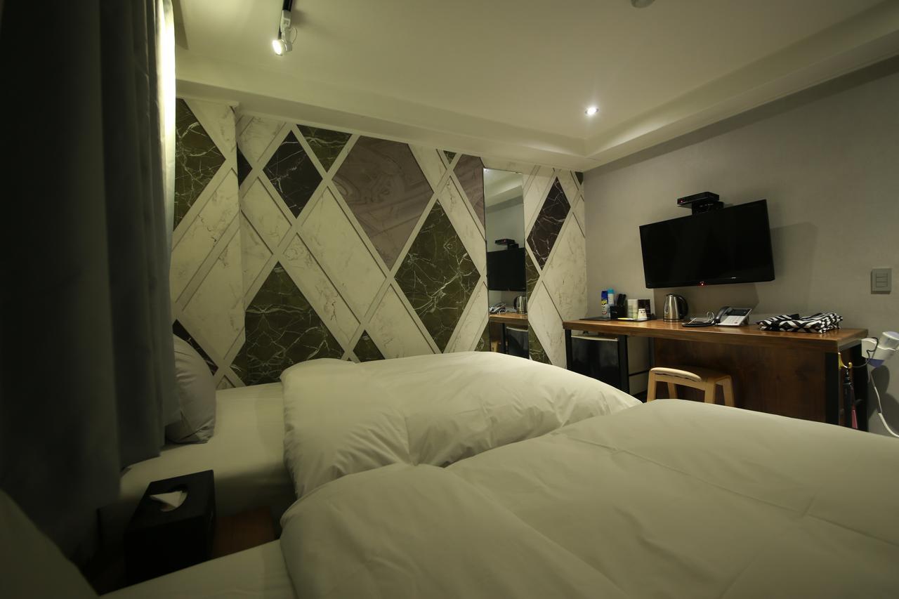 Hotel Blanc In Cheongju Exterior photo
